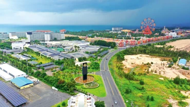 Trong giai đoạn 2021 - 2025, thu ngân sách tăng trưởng cao cùng với việc tiết kiệm chi đã tạo ra nguồn lực lớn cho chi đầu tư phát triển và an sinh xã hội. Ảnh: Lê Tiên