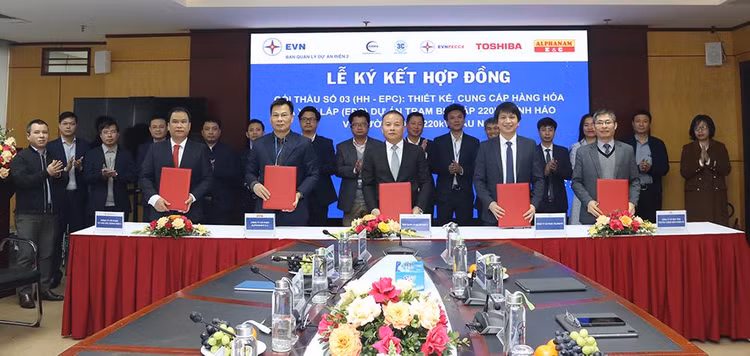 Các đơn vị tham gia ký kết hợp đồng (ảnh: EVN)