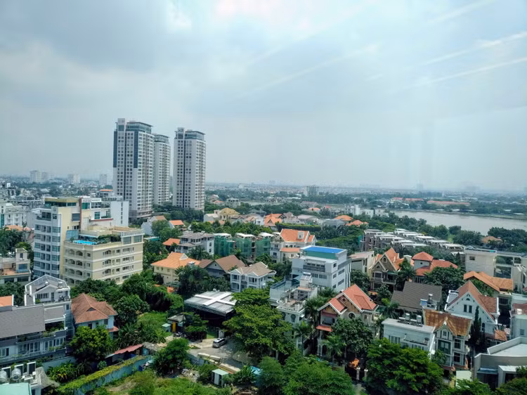 Sở Tài nguyên Môi trường TP.HCM cần phải rất nỗ lực và phối hợp tốt với các cơ quan chức năng, để thực hiện kịp thời công tác cấp “sổ hồng” cho người mua nhà tại các dự án. Ảnh: Ngô Ngãi