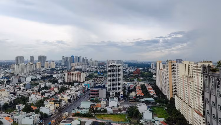 Để xác định rõ trách nhiệm của từng tập thể, cá nhân, bộ phận, Sở Tài nguyên và Môi trường TP.HCM chia 81.085 căn hộ chưa có sổ ra thành 6 nhóm để xử lý. Ảnh: Bảo Tín