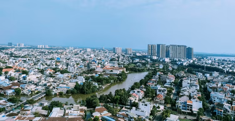 Ở TP.HCM, 6 tháng đầu năm vẫn ghi nhận một nguồn cung mới nhất định vào thị trường, đặc biệt là đến từ các dự án có quy mô lớn. Ảnh minh họa: Bảo Tín