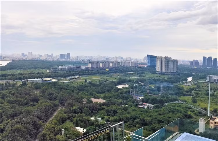 Thị trường bất động sản rất thiếu nguồn cung dự án dẫn đến rất thiếu nguồn cung nhà ở, nhất là rất thiếu nguồn cung nhà ở bình dân giá vừa túi tiền và nhà ở xã hội. Ảnh: Bảo Tín