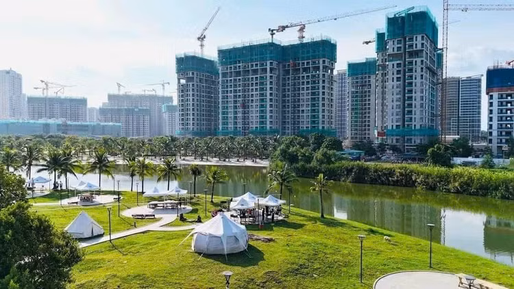 Tại một dự án quy mô lớn mới ra mắt trong quý này, chủ đầu tư đã đưa ra nhiều phương thức thanh toán linh hoạt, nổi bật là phương thức thanh toán kéo dài lên đến 7 năm. Ảnh: BT