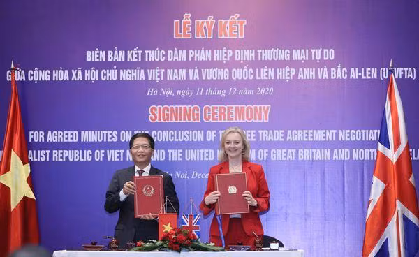 Bộ trưởng Bộ Công Thương Trần Tuấn Anh và Bộ trưởng Thương mại quốc tế Elizabeth Truss ký Biên bản kết thúc đàm phán UKVFTA vào chiều ngày 11/12/2020, tại Hà Nội 