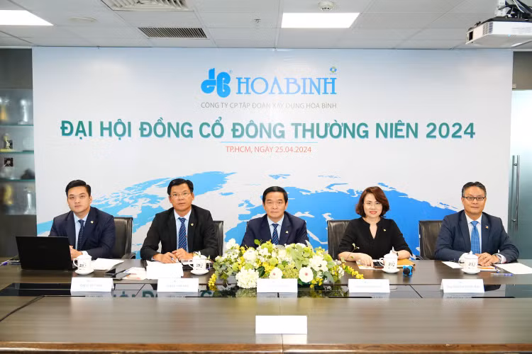 Trong năm 2024, Hòa Bình đặt mục tiêu tổng doanh thu đạt 10.800 tỷ đồng, trong đó doanh thu công ty mẹ là 8.600 tỷ đồng