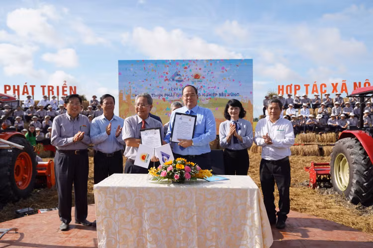Mô hình hợp tác xã nông nghiệp kiểu mới được Lộc Trời nghiên cứu, phát triển và thực hành từ ba năm gần đây