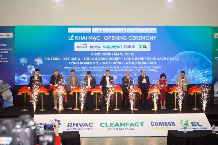 Các đại biểu tham dự cắt băng khai mạc chuỗi triển lãm quốc tế Viet Industry - Contech 2026 diễn ra từ ngày 16-18/9/2026, tại Hà Nội