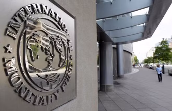 IMF cảnh báo kinh tế thế giới có nguy cơ “trật bánh”. Ảnh: sweetcrudereports