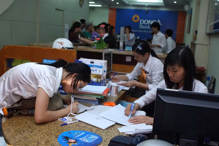 Năm 2015, mặt bằng lãi suất thị trường giảm khoảng 0,2 - 0,5%/năm Ảnh: Nhã Chi