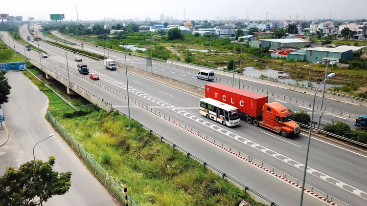 Dự thảo Luật PPP bổ sung nhiều chính sách mới hướng tới việc thu hút được nhiều hơn nguồn lực, trí tuệ của khu vực tư nhân đầu tư cho kết cấu hạ tầng, dịch vụ công. Ảnh: Lê Tiên