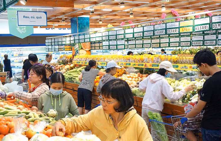 Đề xuất tăng mức giảm trừ gia cảnh của Bộ Tài chính là không phù hợp thực tế trong bối cảnh giá cả hàng hóa liên tục leo thang. Ảnh: st