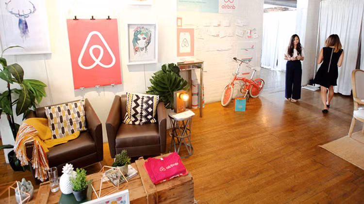 Mô hình kinh tế chia sẻ với những đại diện như Grab, Airbnb, những startup trong lĩnh vực fintech… đã hiện diện tại Việt Nam như một biểu hiện của xu hướng công nghệ khó cưỡng lại