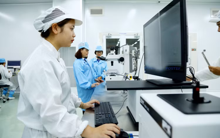 Trong cuộc chơi hội nhập, doanh nghiệp Việt phải tự thay đổi, nâng cao năng lực cạnh tranh thông qua đổi mới quản trị, công nghệ… Ảnh: Lê Tiên