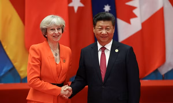 Thủ tướng Anh Theresa May (trái) và Chủ tịch Trung Quốc Tập Cận Bình tại hội nghị G20. Ảnh: Reuters