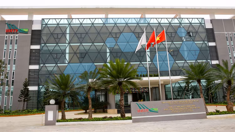 Khu công nghệ cao Hòa Lạc đang được tập trung đầu tư hạ tầng các phân khu chức năng cùng với việc đẩy nhanh tiến độ giải phóng mặt bằng. Ảnh: Tiên Giang