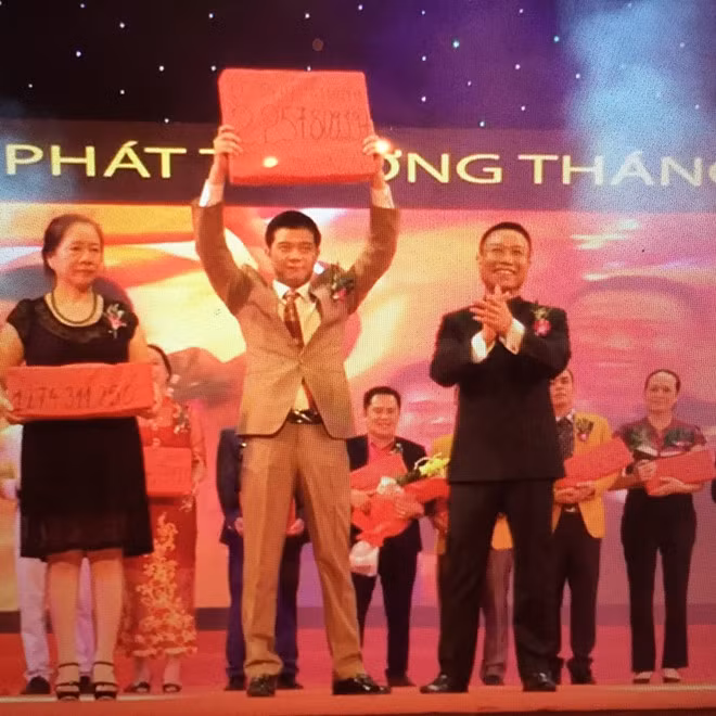 Công ty chuyên bán hàng đa cấp Thăng Long Group đã từng công bố những mức thưởng hàng tỷ đồng cho người tham gia, nhưng là thưởng...ảo.