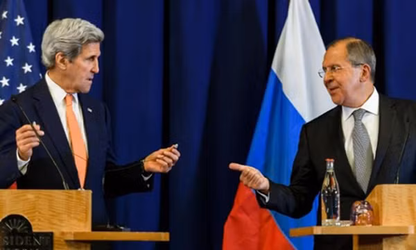 Ngoại trưởng Mỹ John Kerry (trái) và người đồng cấp Nga Sergei Lavrov trong một cuộc họp báo chung ở Geneva. Ảnh: AFP.