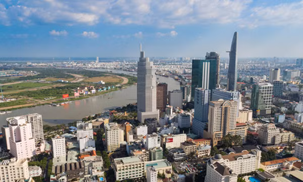 HoREA cho rằng sau khi đã vận dụng tột khung thì giá đất cao nhất được quy định tại bảng giá đất của TP HCM cũng chỉ có giá trị bằng khoảng 30% giá thực tế trên thị trường. Ảnh: Vũ Lê