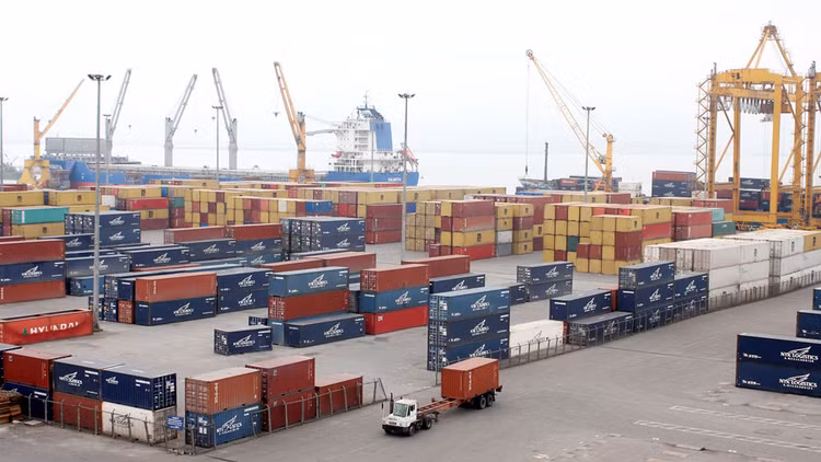 Các doanh nghiệp Việt Nam mới chỉ đảm nhận khoảng 25% thị trường dịch vụ logistics trong nước. Ảnh: Quang Tuấn