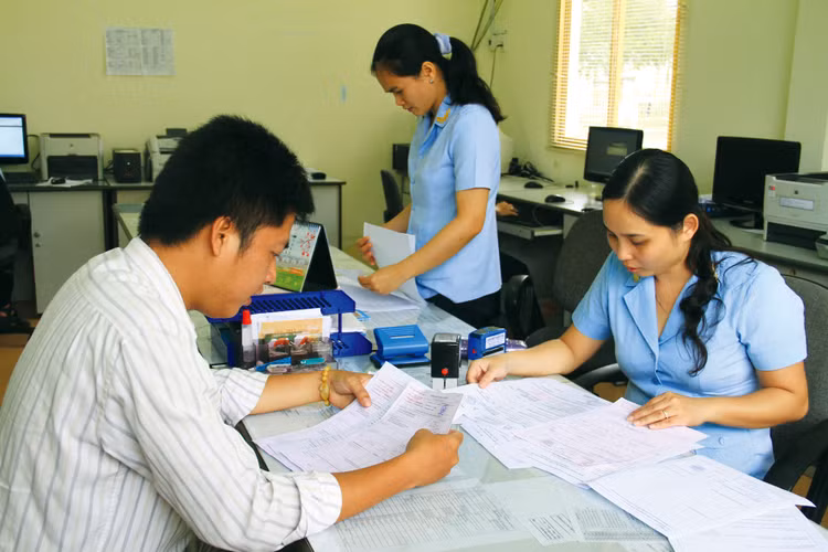 Sự chuyên nghiệp và liêm chính của cán bộ có thể giúp thay đổi cảm nhận về tham nhũng, tác động đến mức độ hài lòng của doanh nghiệp. Ảnh: Chi Lê