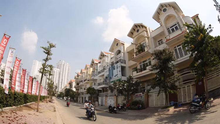 Thuế thu hàng năm trong quá trình sử dụng tài sản hiện chỉ tương đương khoảng 0,036% GDP. Ảnh: Lê Tiên