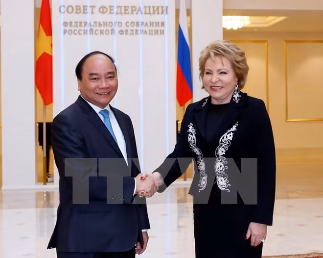 Thủ tướng Nguyễn Xuân Phúc hội kiến với Chủ tịch Hội đồng Liên bang Nga, bà Valentina Matviyenko. (Ảnh: Thống Nhất/TTXVN)