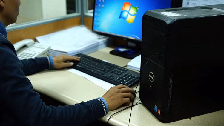 Nhà thầu phản ánh Bên mời thầu không trả lời kiến nghị đúng hạn. Ảnh: Nhã Chi