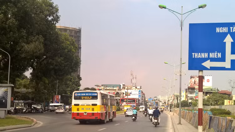 Là một trong các dự án cấp bách được cho phép áp dụng cơ chế giao thầu đặc thù, sau 10 tháng, cầu vượt tại nút giao An Dương - đường Thanh Niên (Hà Nội) vẫn chưa khởi công. Ảnh: Minh Tuấn