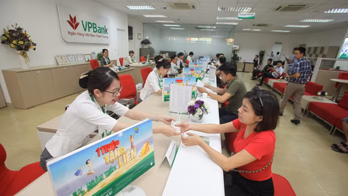 So với thời điểm 31/12/2015, chỉ tiêu huy động của VPBank đã tăng trưởng 9%, cho vay khách hàng tăng 11%. Ảnh: Gia An