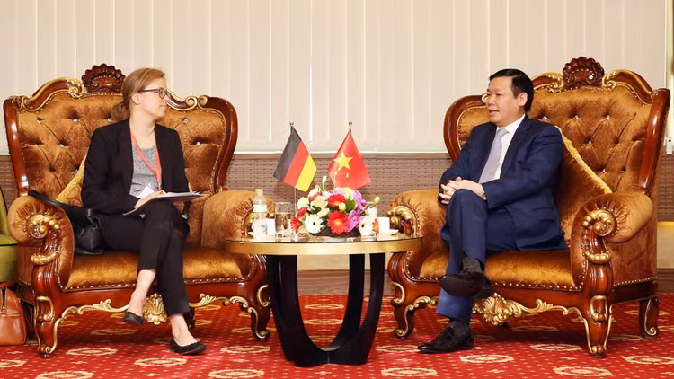 Phó Thủ tướng Vương Đình Huệ tiếp bà Lucia Bergfeld, Bí thư thứ nhất, Tham tán phát triển của Đại sứ quán Đức tại Việt Nam