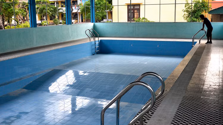 Có 5 nhà thầu nộp E-HSDT Gói thầu Thi công xây dựng, thiết bị thuộc Dự án Bể bơi các xã vùng Đông (Điện Bàn, Quảng Nam), với giá dự thầu giảm từ 11,5 - 26% so với giá gói thầu. Ảnh: Phạm Phú