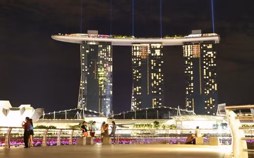 Khu nghỉ dưỡng-sòng bạc nổi tiếng Marina Bay Sands của Singapore - Ảnh: Nikkei Asian Review