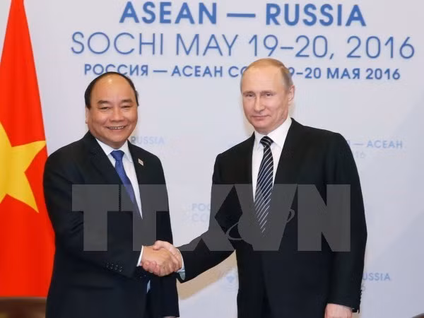 Thủ tướng Nguyễn Xuân Phúc hội kiến Tổng thống Liên bang Nga Vladimir Putin chiều 19/5/2016 tại thành phố Sochi, Nga. (Ảnh: Thống Nhất/TTXVN)