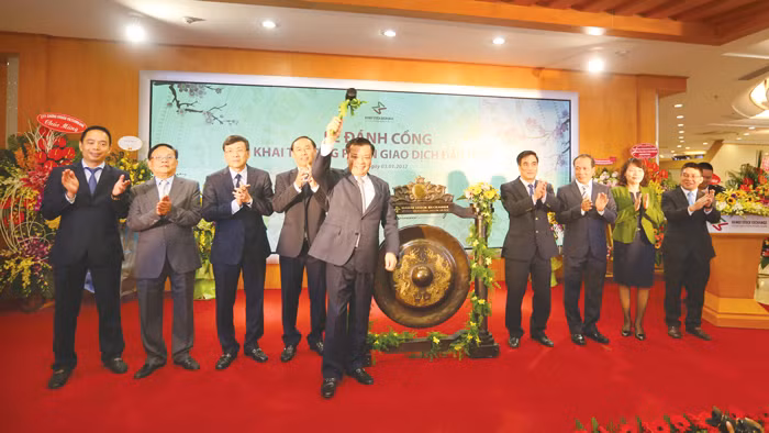 Phát triển thị trường chứng khoán là nhiệm vụ trọng tâm của ngành tài chính nhằm đáp ứng nhu cầu vốn trung và dài hạn của nền kinh tế