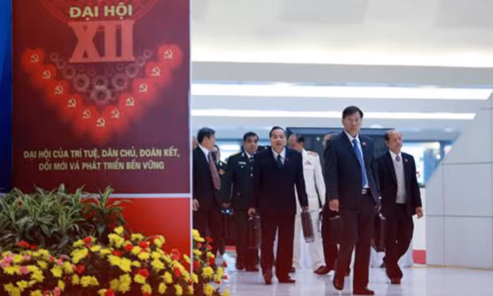 Đại biểu chuẩn bị họp phiên trù bị. Ảnh: Nhật Minh.