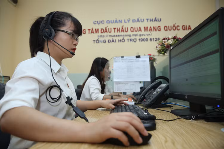 Bên mời thầu phải tự đăng KHLCNT lên Hệ thống mạng đấu thầu quốc gia trong vòng 07 ngày làm việc, kể từ ngày KHLCNT được phê duyệt. Ảnh: Lê Tiên