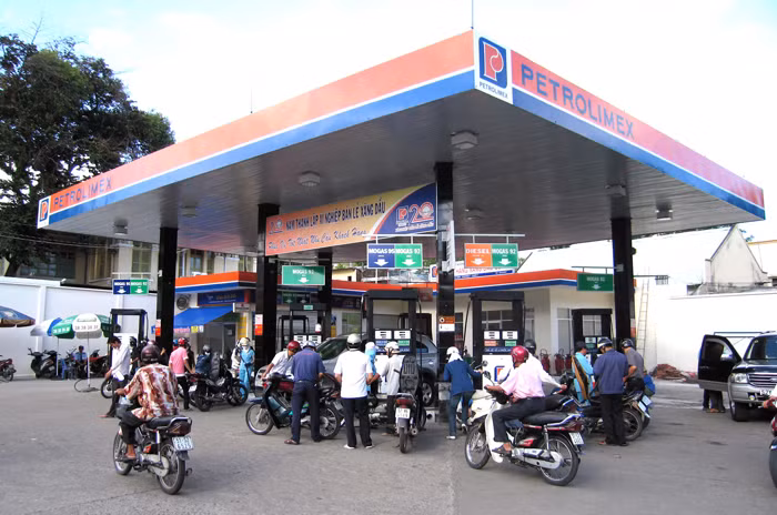 Giá bán sản phẩm của các nhà máy lọc dầu tại Việt Nam khi cộng thêm thuế nhập khẩu sẽ cao hơn so với giá xăng dầu nhập khẩu từ ASEAN