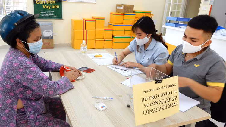 Người lao động tự do bị ảnh hưởng bởi Covid-19 sẽ được chi trả tiền hỗ trợ an sinh xã hội từ ngày 10/5. Ảnh: B.Vân