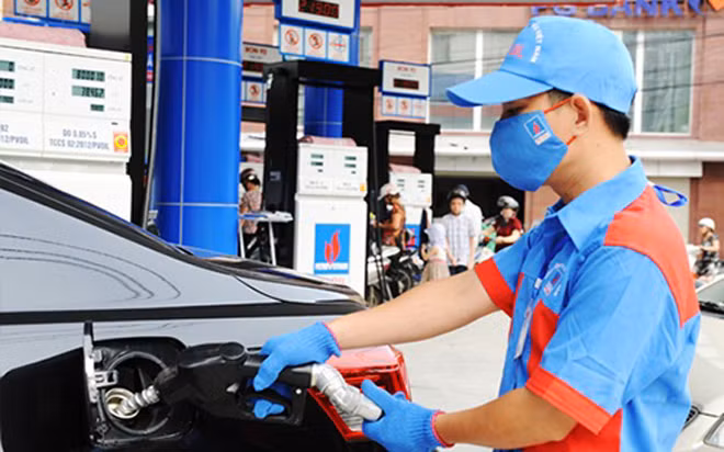 Việc truy thu khoản chênh lệch 3.500 tỷ đồng, do lỗ hổng từ việc áp dụng các mức thuế nhập khẩu xăng, dầu khác nhau đang được Bộ Tài chính nghiên cứu. Ảnh minh hoạ. Nguồn: Internet