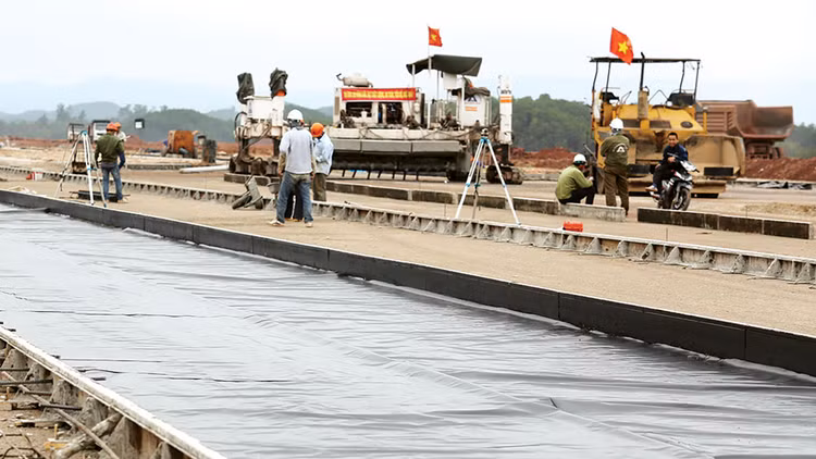 Sân bay Vân Đồn (Quảng Ninh) đang trong giai đoạn hoàn thành. Ảnh: Lê Tiên