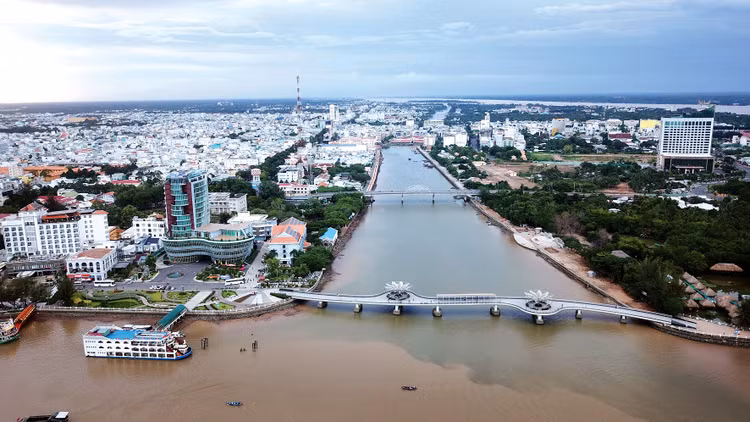 Giai đoạn 2016 - 2020, vốn ngân sách nhà nước đầu tư cho ĐBSCL chiếm 18% tổng vốn đầu tư từ nguồn ngân sách nhà nước của cả nước. Ảnh: Lê Tiên