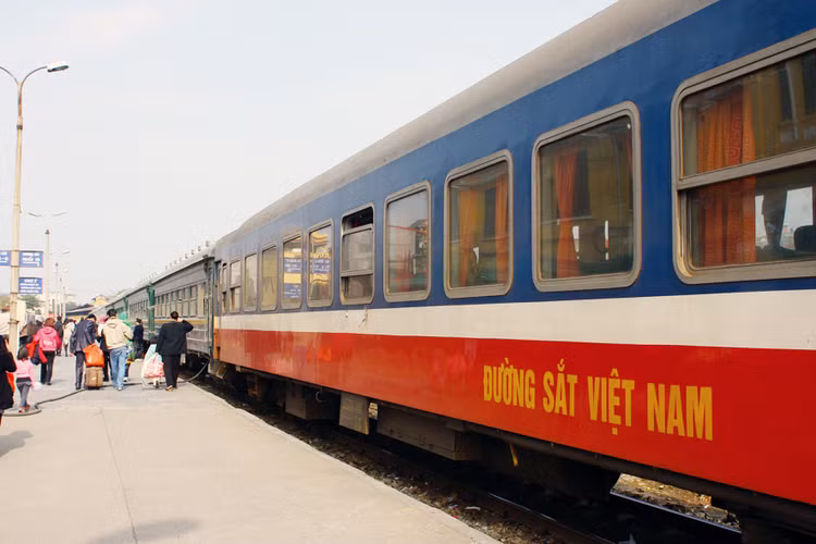 Tổng công ty Đường sắt Việt Nam đề xuất quay về bộ chủ quản cũ liên quan đến vướng mắc trong cơ chế đặt hàng công tác bảo trì kết cấu hạ tầng. Ảnh: Nhã Chi