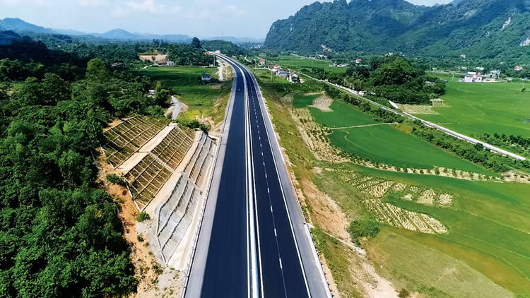 Không chỉ là cơ hội kinh doanh, việc tham gia đấu thầu các dự án thành phần cao tốc Bắc - Nam còn là trách nhiệm xã hội của nhà đầu tư đối với quốc gia. Ảnh: Phú An
