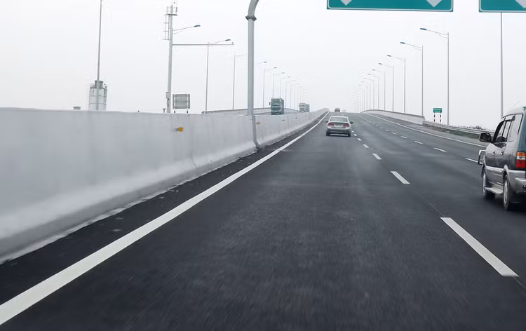 Về hiệu quả, khi đầu tư Dự án Cao tốc Bắc - Nam cần nhìn vào Dự án Cao tốc Hà Nội - Hải Phòng và coi đó như một bài học. Ảnh: Nhã Chi
