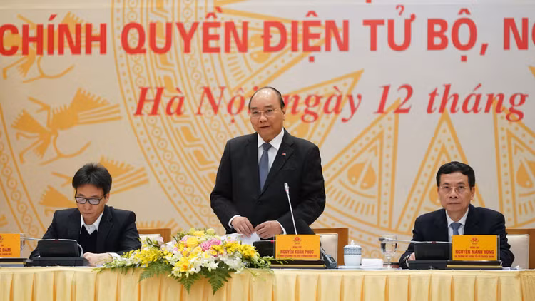 Thủ tướng Nguyễn Xuân Phúc phát biểu tại Hội nghị Ủy ban quốc gia về Chính phủ điện tử với Ban Chỉ đạo Chính phủ điện tử, chính quyền điện tử bộ, ngành, địa phương. Ảnh: Hiếu Nguyễn