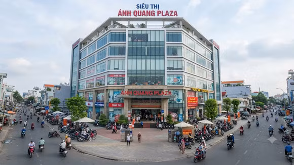 Đấu giá khoản nợ 225 tỷ đồng được bảo đảm bằng Siêu thị Ánh Quang Plaza. Ảnh minh họa tạo bởi AI