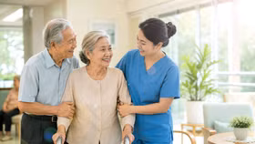 Người cao tuổi không chỉ là đối tượng của chính sách an sinh, mà còn là chủ thể tạo ra nhu cầu và nguồn lực cho một hệ sinh thái sản phẩm, dịch vụ mới. Ảnh: Nhã Chi