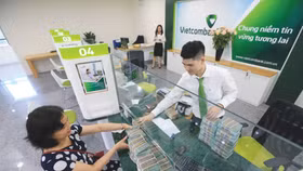 Tính đến giữa tháng 10, tăng trưởng huy động và tăng trưởng tín dụng đã tương đối cân bằng, nhưng thiếu hụt nguồn vốn cho tăng trưởng cao vẫn là bài toán cần lời giải mới. Ảnh: Minh Dũng
