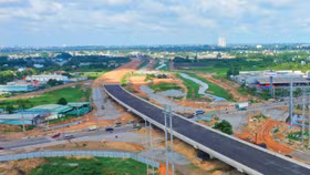 Kỷ luật thực thi dự án và năng lực công bố thông tin định kỳ suốt vòng đời là tín hiệu tín dụng then chốt để thuyết phục các nhà đầu tư. Ảnh: Lê Tiên