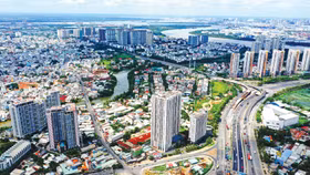 Tháo gỡ dứt điểm các vướng mắc đan xen tại các dự án bất động sản quy mô lớn kỳ vọng sẽ tái lập niềm tin thị trường và khơi thông dòng vốn đầu tư dài hạn. Ảnh: Song Lê